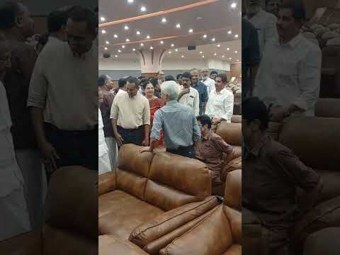 കുഞ്ഞാലിക്കുട്ടിയെ കണ്ട് എഴുന്നേല്‍ക്കാന്‍ ശ്രമിക്കുന്ന എം കെ മുനീര്‍ | Iftar | Kalakaumudi Online